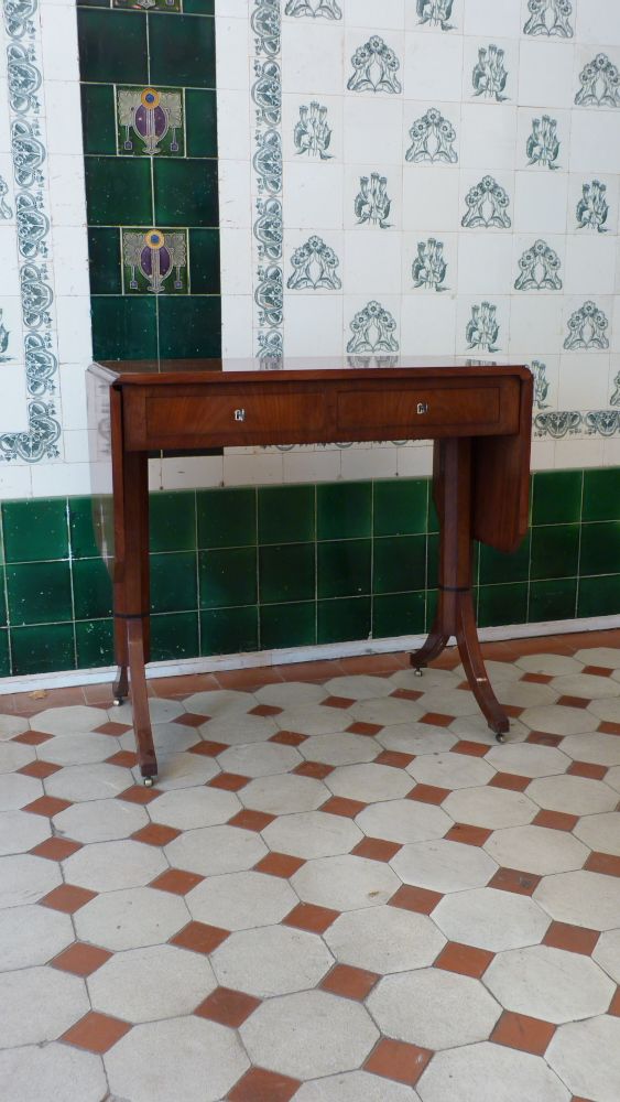 Antike Möbel, antiker Biedermeier abklappbarer Tisch, Mahagoni um 1840