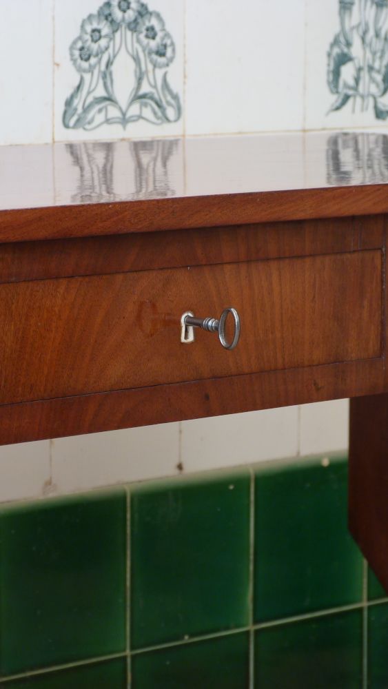 Antike Möbel, antiker Biedermeier abklappbarer Tisch, Mahagoni um 1840