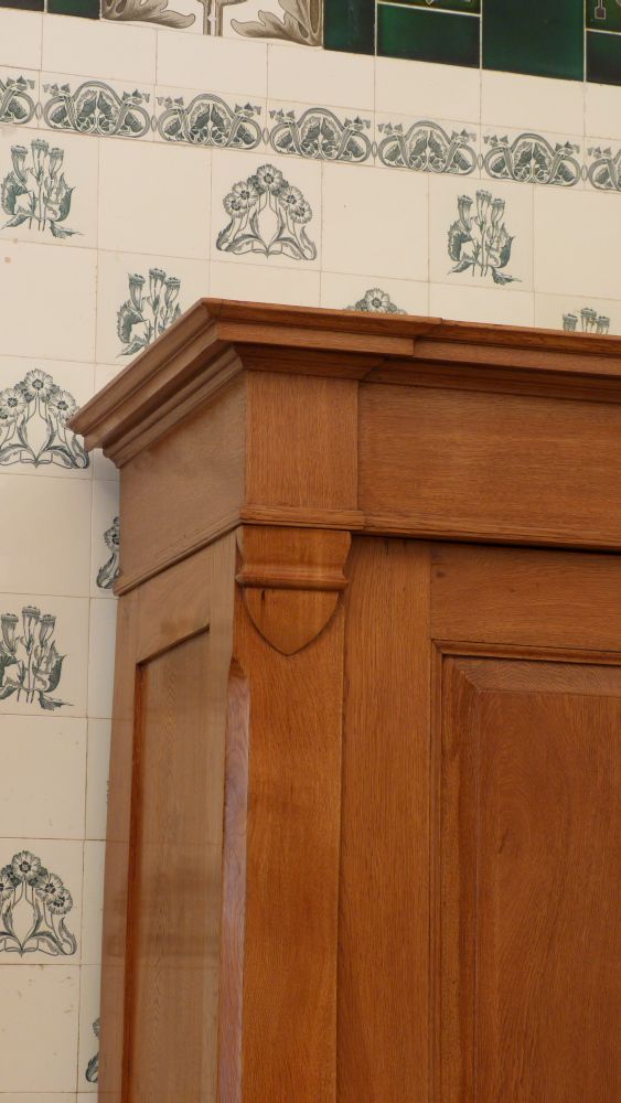 Biedermeier Kleiderschrank, massiv Eiche um 1830