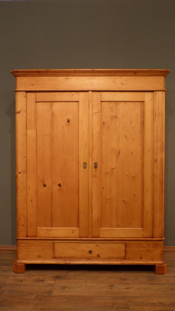 Antiker Schrank, antiker Biedermeier Kleiderschrank, Fichte um 1850