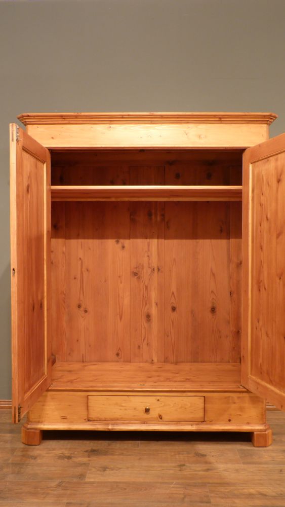 Antiker Schrank, antiker Biedermeier Kleiderschrank, Fichte um 1850