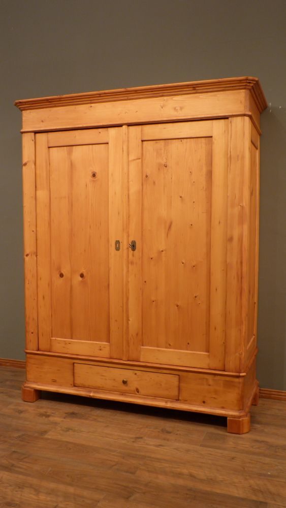 Antiker Schrank, antiker Biedermeier Kleiderschrank, Fichte um 1850