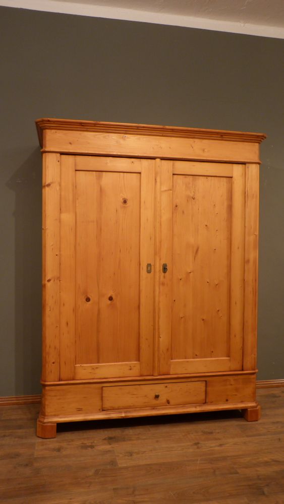 Antiker Schrank, antiker Biedermeier Kleiderschrank, Fichte um 1850