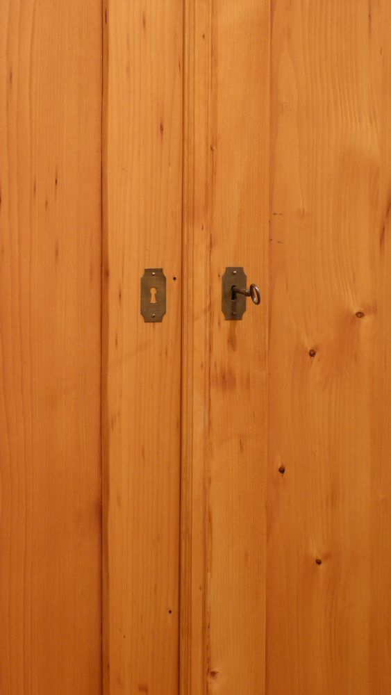 Antiker Schrank, antiker Biedermeier Kleiderschrank, Fichte um 1850