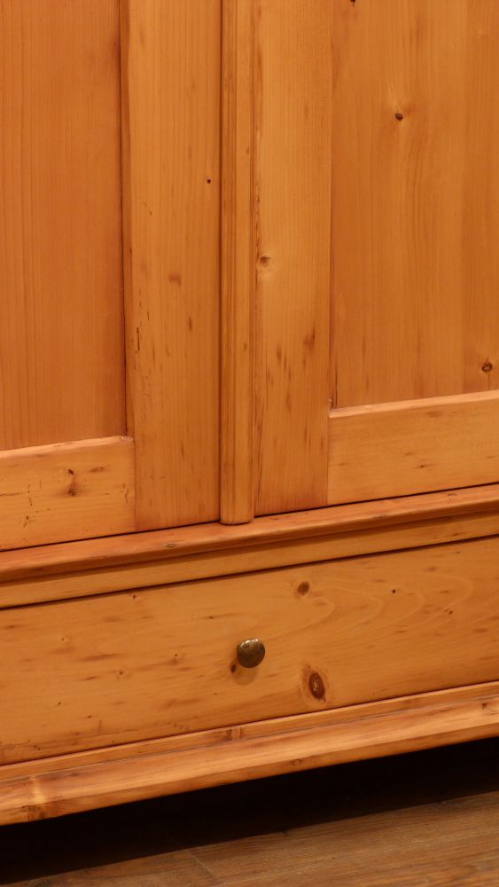 Antiker Schrank, antiker Biedermeier Kleiderschrank, Fichte um 1850