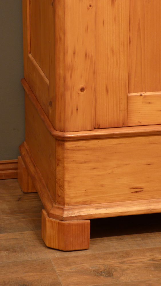 Antiker Schrank, antiker Biedermeier Kleiderschrank, Fichte um 1850