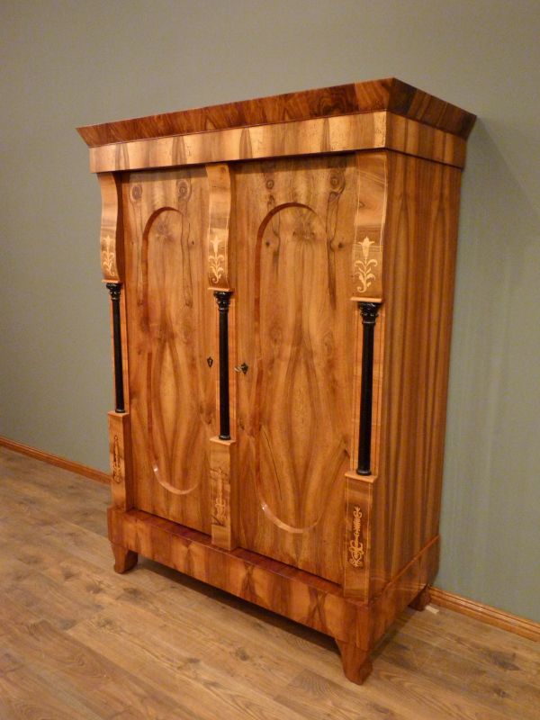 biedermeier-kleiderschrank-nussbaum_1.jpg