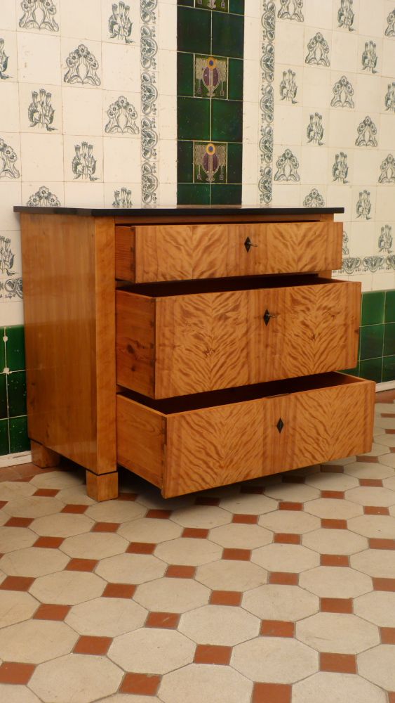 Biedermeier Kommode, Birke handpoliert um 1850