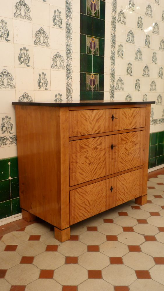 Biedermeier Kommode, Birke handpoliert um 1850