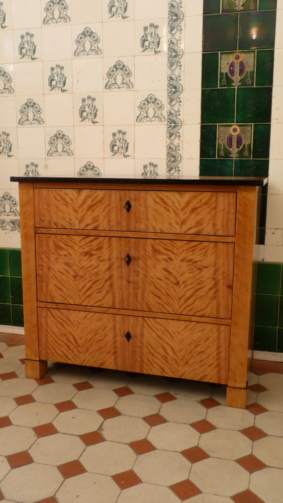 Biedermeier Kommode, Birke handpoliert um 1850