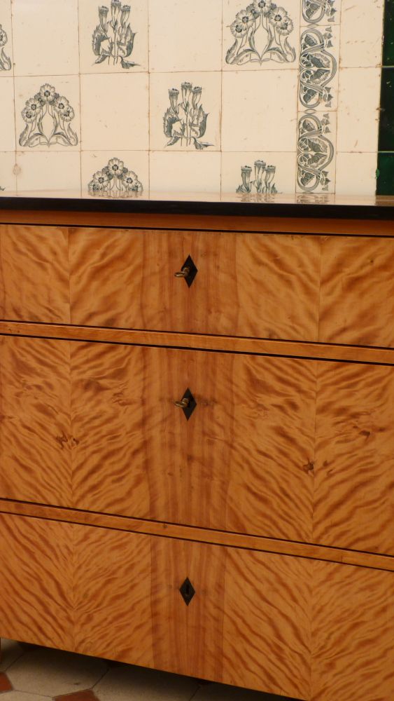 Biedermeier Kommode, Birke handpoliert um 1850