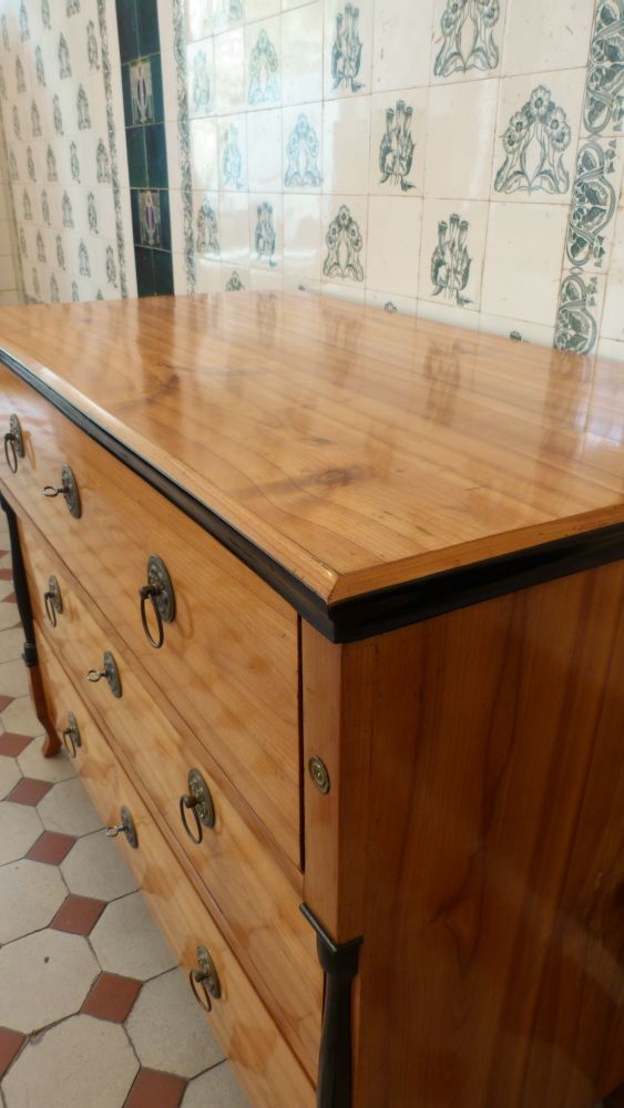 Klassische Biedermeierkommode, Kirschholz handpoliert um 1840