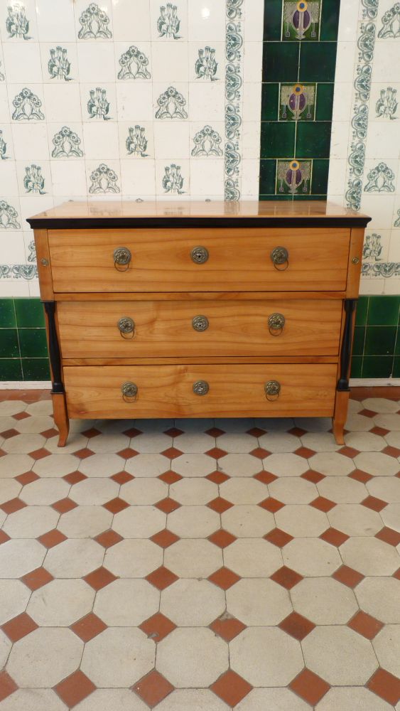 Klassische Biedermeierkommode, Kirschholz handpoliert um 1840