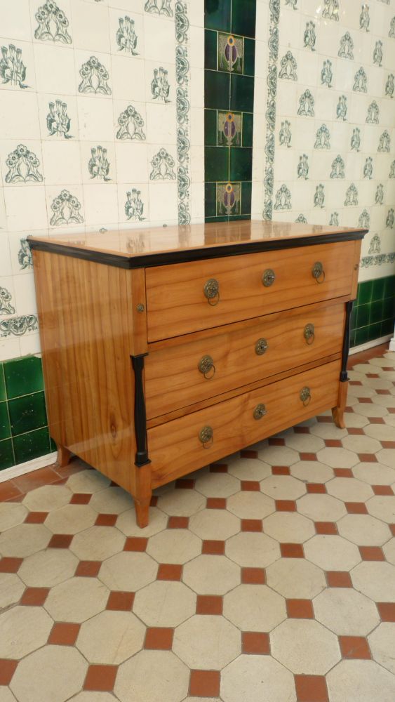 Klassische Biedermeierkommode, Kirschholz handpoliert um 1840