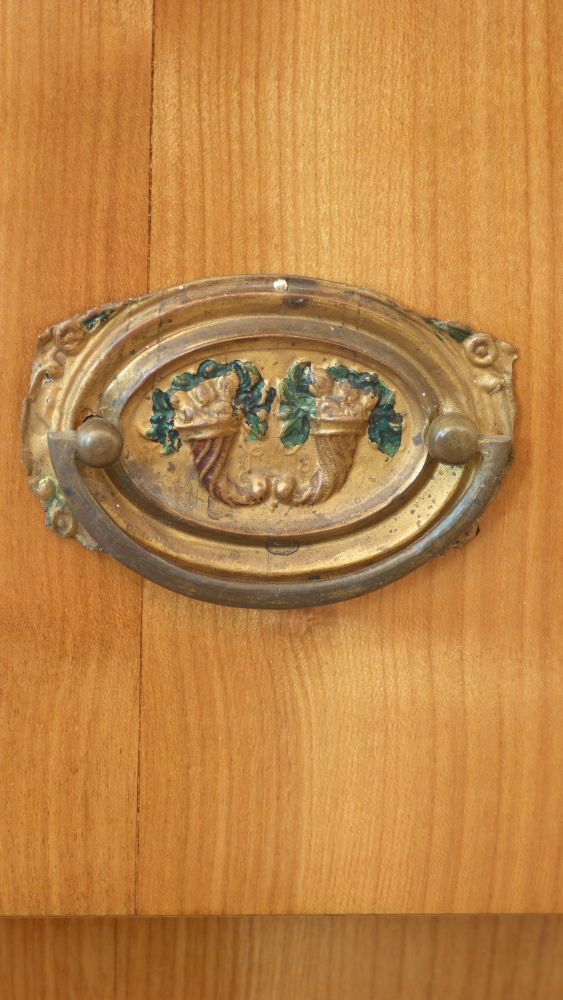 Elegante Biedermeier Kommode mit Säulen, Kirschholz handpoliert um 1830