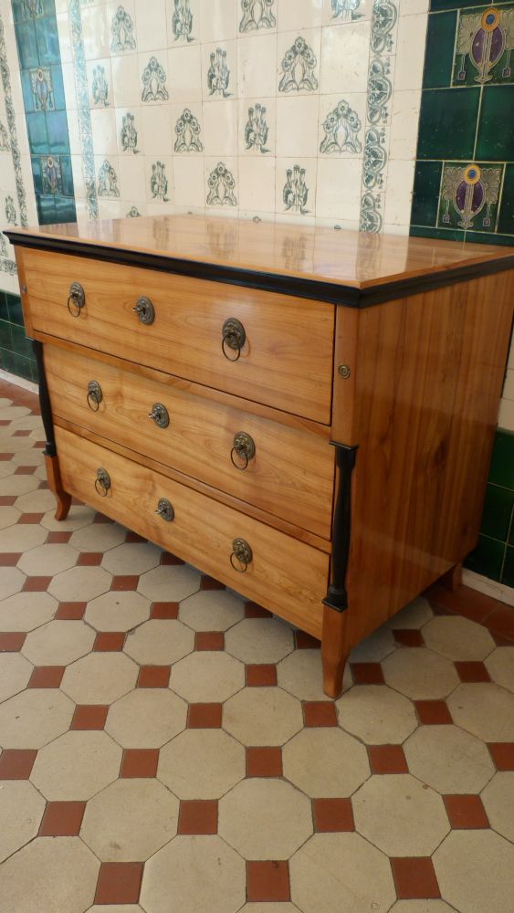 Klassische Biedermeierkommode, Kirschholz handpoliert um 1840
