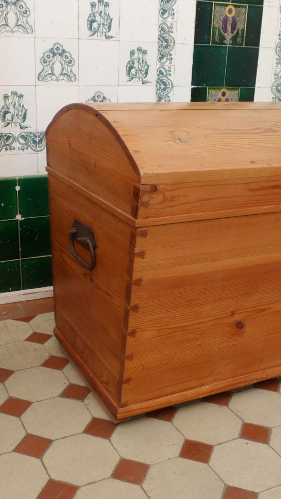 Biedermeier Runddeckeltruhe, Kiefer um 1850