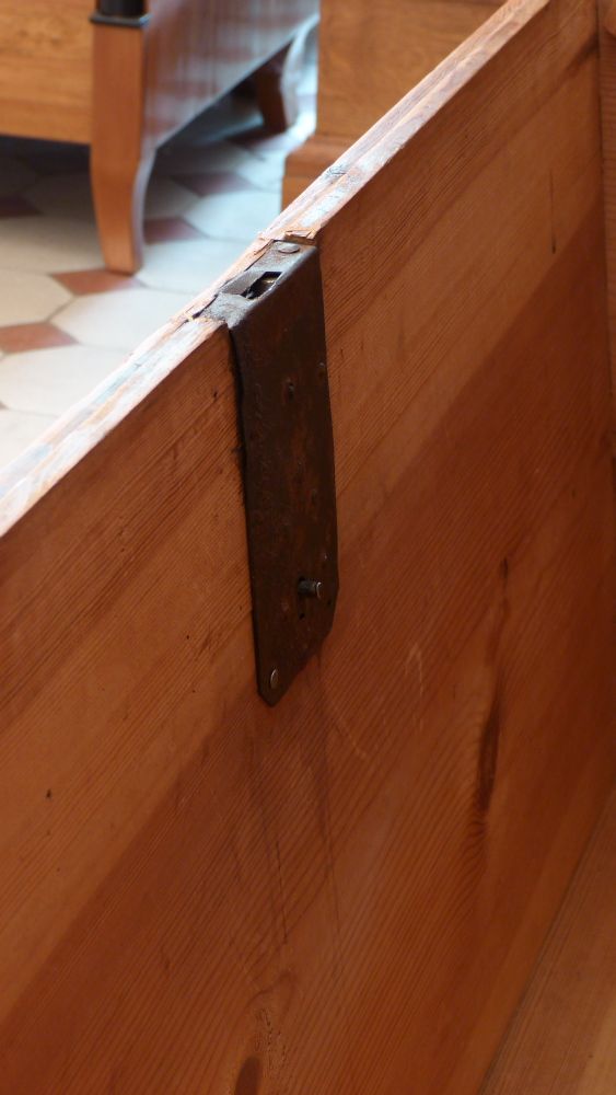 Biedermeier Runddeckeltruhe, Kiefer um 1850
