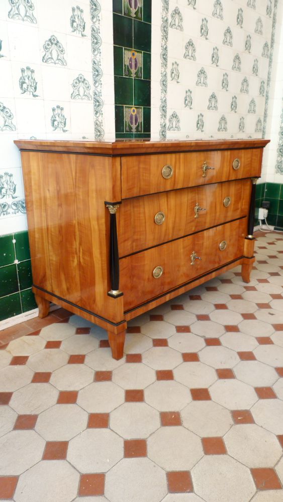 Elegante Biedermeierkommode, Kirschholz handpoliert um 1840