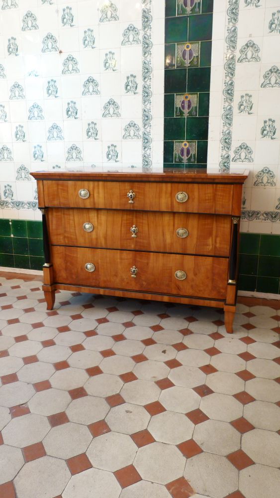 Elegante Biedermeierkommode, Kirschholz handpoliert um 1840
