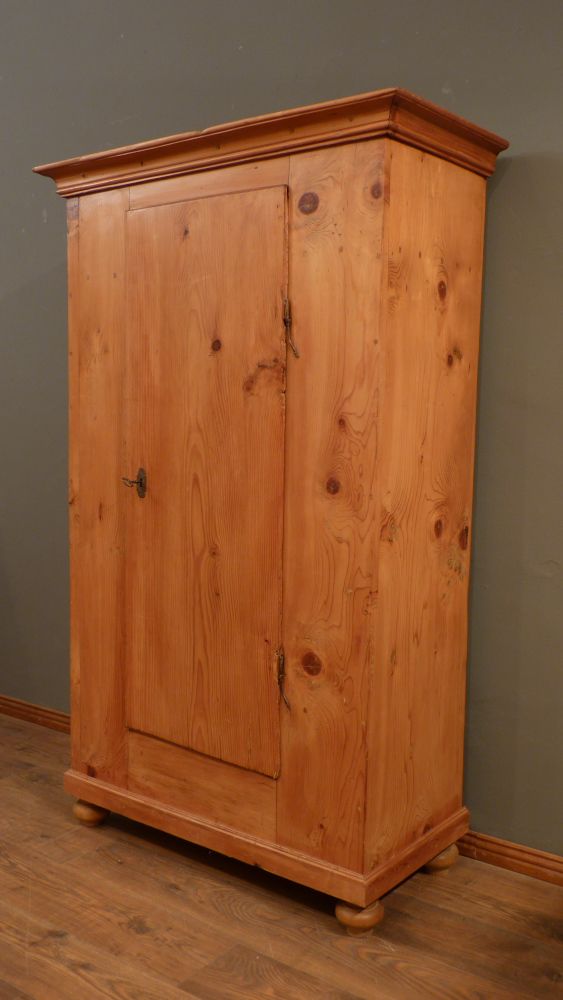 Schlichter Biedermeier Wäscheschrank, Fichte um 1840