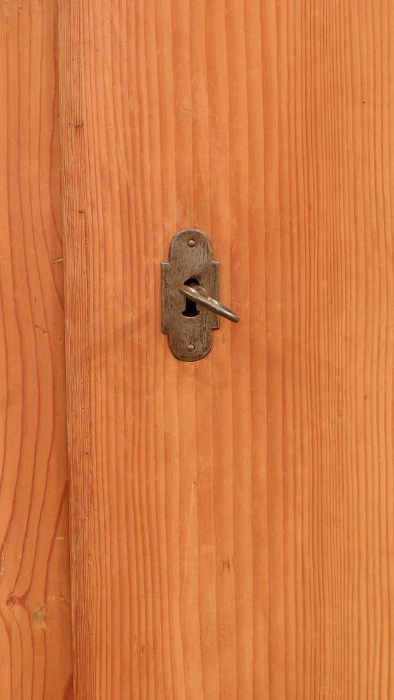 Schlichter Biedermeier Wäscheschrank, Fichte um 1840
