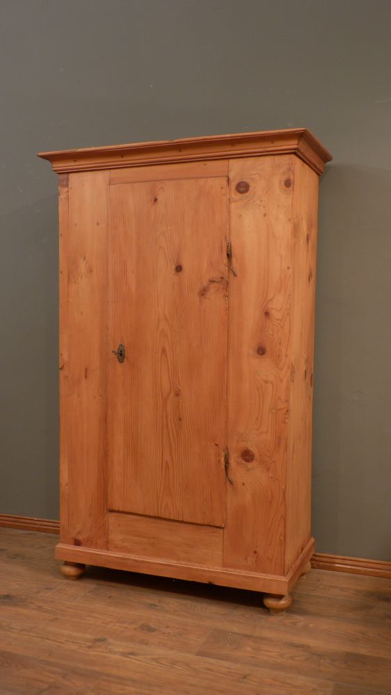 Schlichter Biedermeier Wäscheschrank, Fichte um 1840