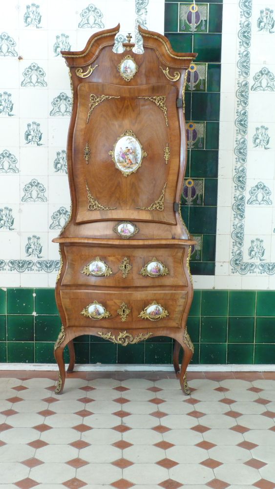 Seltener Aufsatzschrank, Dresdener Barock um 1890
