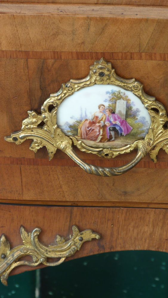 Seltener Aufsatzschrank, Dresdener Barock um 1890
