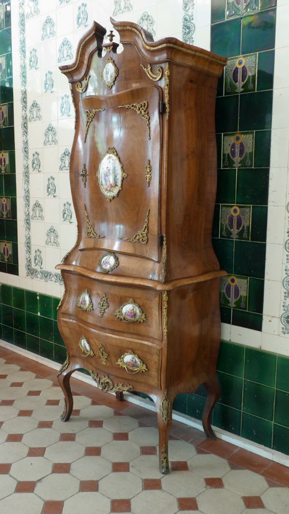 Seltener Aufsatzschrank, Dresdener Barock um 1890