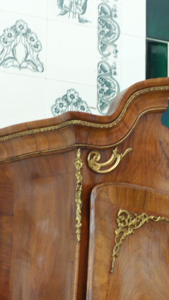Seltener Aufsatzschrank, Dresdener Barock um 1890