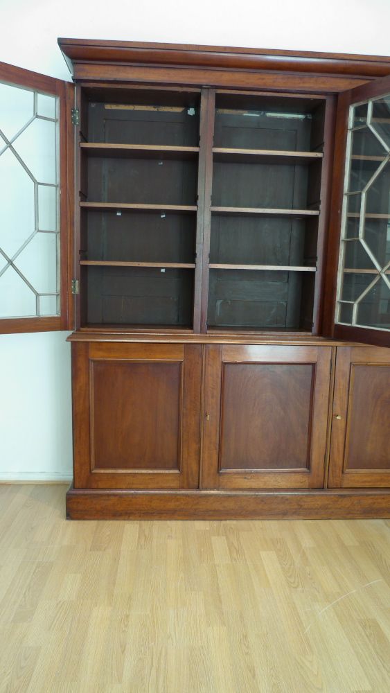 Englischer Bücherschrank, Mahagoni um 1880