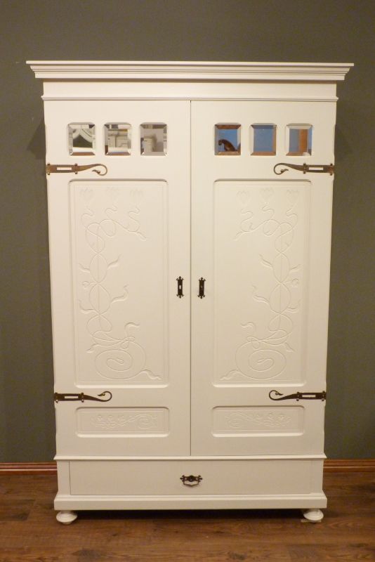 Antike Schränke, floraler Jugendstilschrank, Eiche weiss lasiert um 1910