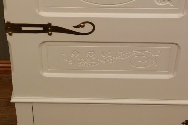 Antike Schränke, floraler Jugendstilschrank, Eiche weiss lasiert um 1910