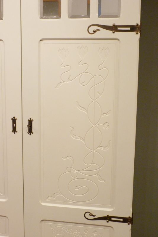 Antike Schränke, floraler Jugendstilschrank, Eiche weiss lasiert um 1910