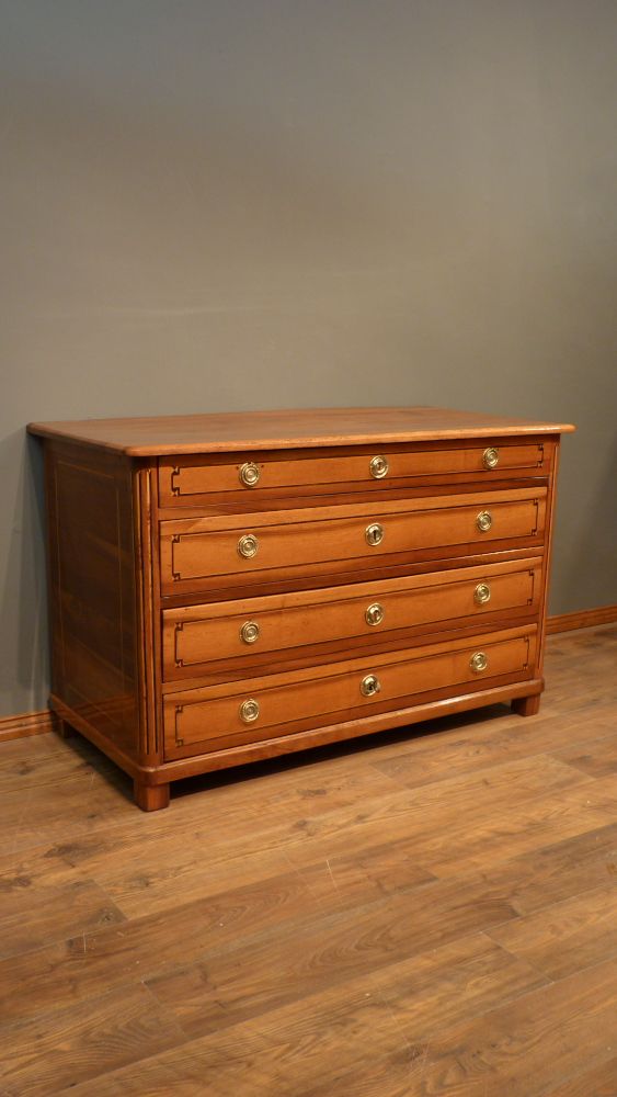 Schlichte Biedermeier Kommode, Nussbaum handpoliert um 1850