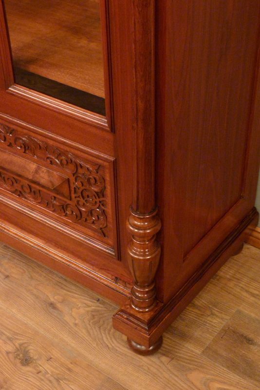 Antiker Bücherschrank aus der Gründerzeit, Nussbaum 1880