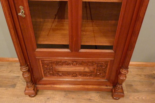 Antiker Bücherschrank aus der Gründerzeit, Nussbaum 1880