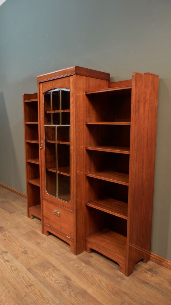 Elegantes Jugendstil Bücherregal, Mahagoni handpoliert um 1910