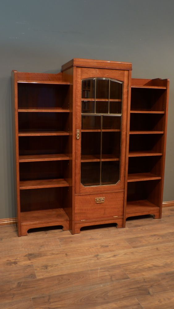 Elegantes Jugendstil Bücherregal, Mahagoni handpoliert um 1910