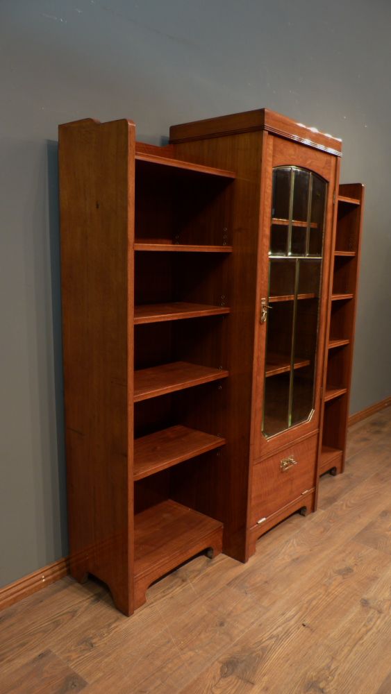 Elegantes Jugendstil Bücherregal, Mahagoni handpoliert um 1910