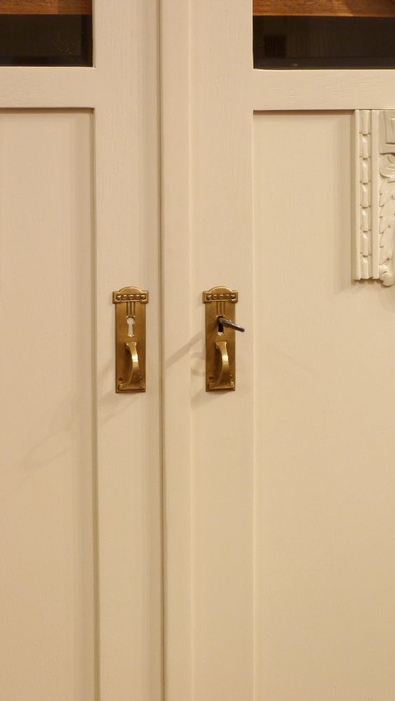 Jugendstil Bücherschrank, Eiche weiß lasiert um 1910