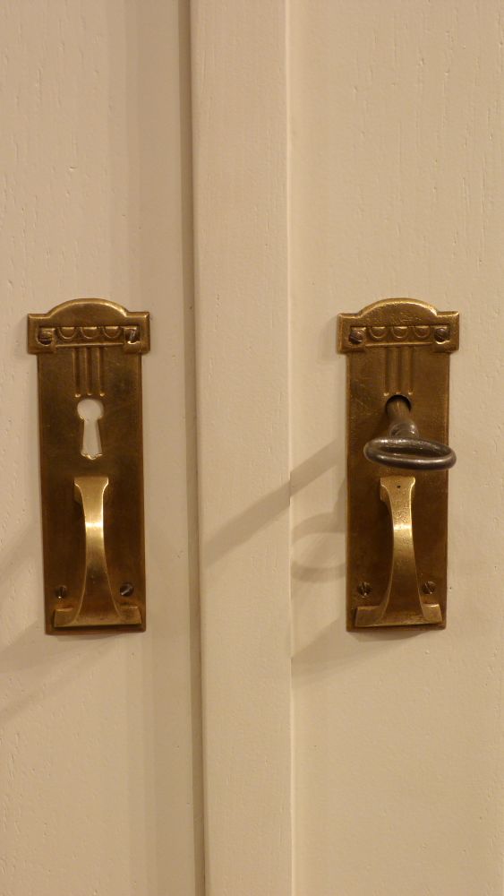 Jugendstil Bücherschrank, Eiche weiß lasiert um 1910