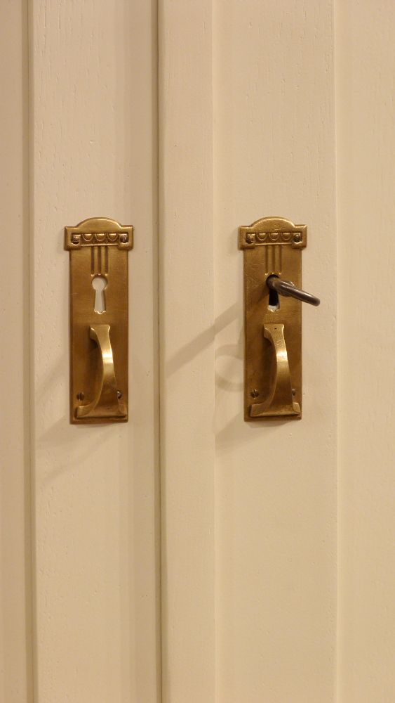 Jugendstil Bücherschrank, Eiche weiß lasiert um 1910