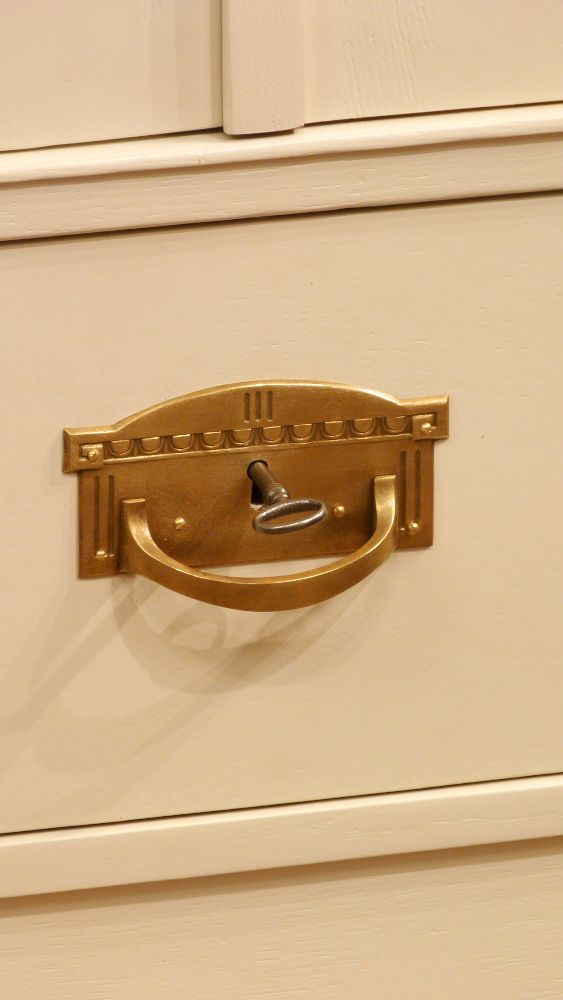 Jugendstil Bücherschrank, Eiche weiß lasiert um 1910