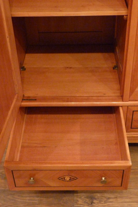 Antike Schränke, Jugendstil Kleiderschrank, Kirschholz handpoliert um 1900