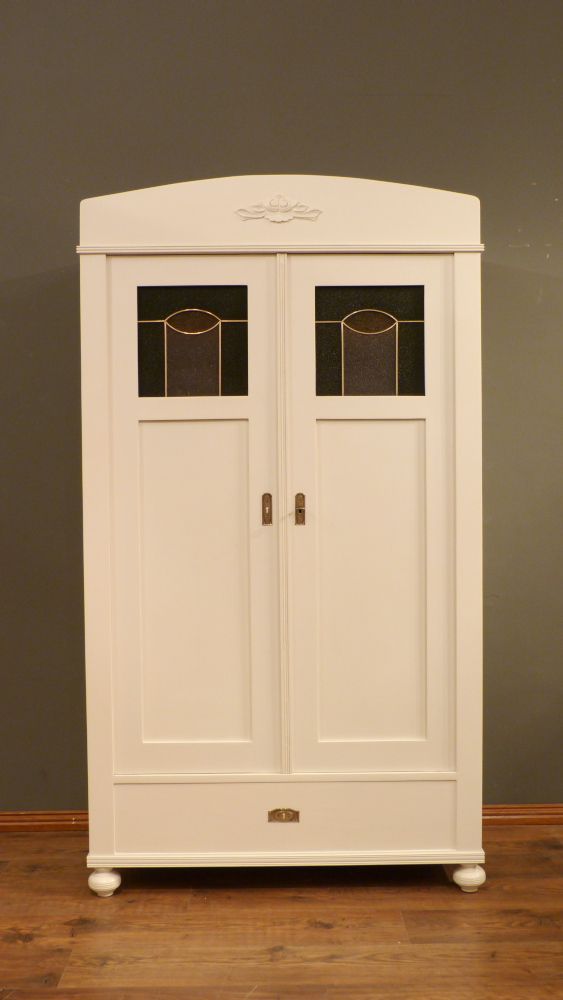 Antike Möbel, antiker Kleiderschrank, Fichte weiß lasiert, um 1910 mit Verglasung