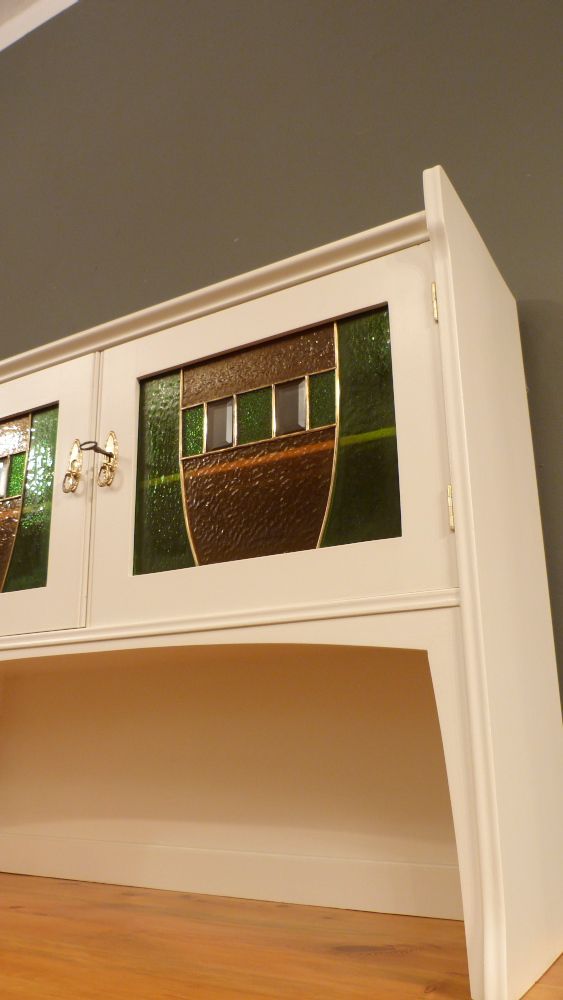 Antike Möbel, antiker Jugendstil Küchenbüffet um 1910, Fichte weiß lasiert mit original Verglasung