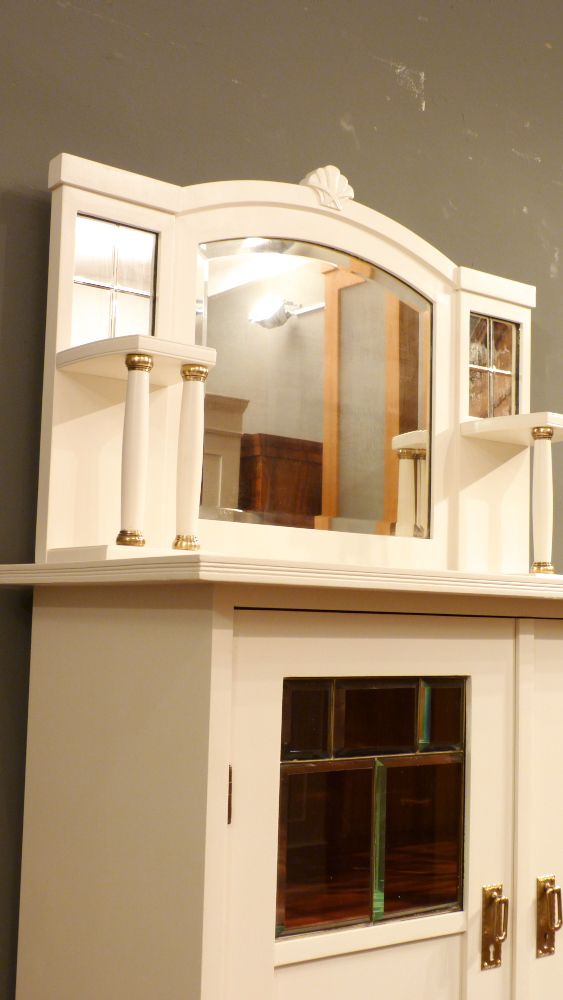 Eleganter Jugendstil Salonschrank, Mahagoni weiß lasiert um 1910
