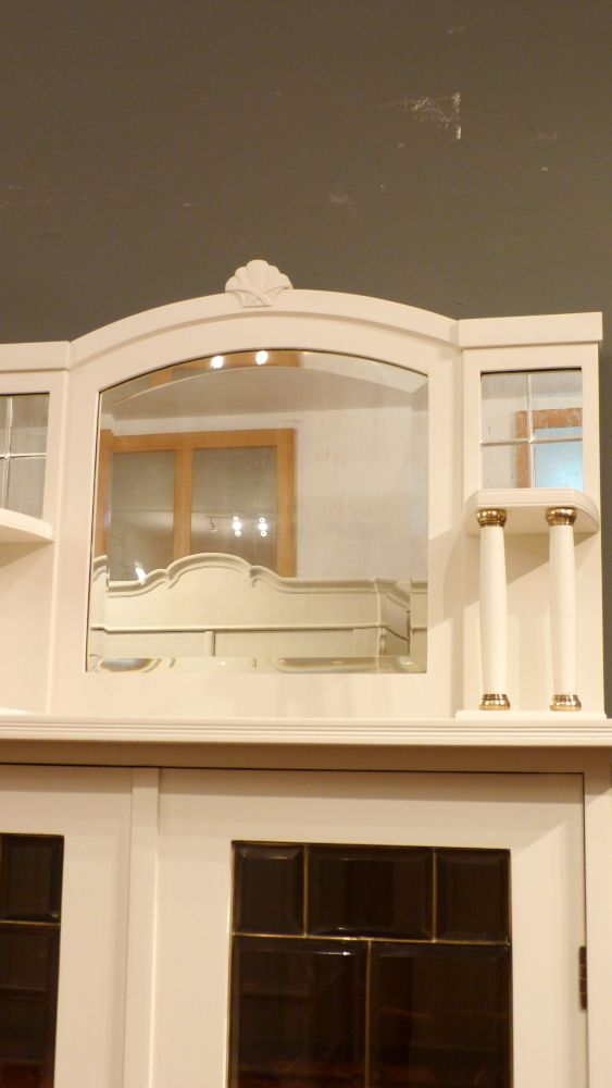 Eleganter Jugendstil Salonschrank, Mahagoni weiß lasiert um 1910